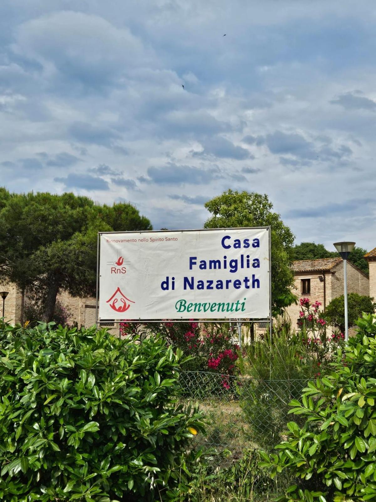 Casa Famiglia Di Nazareth Hotel Loreto Eksteriør billede